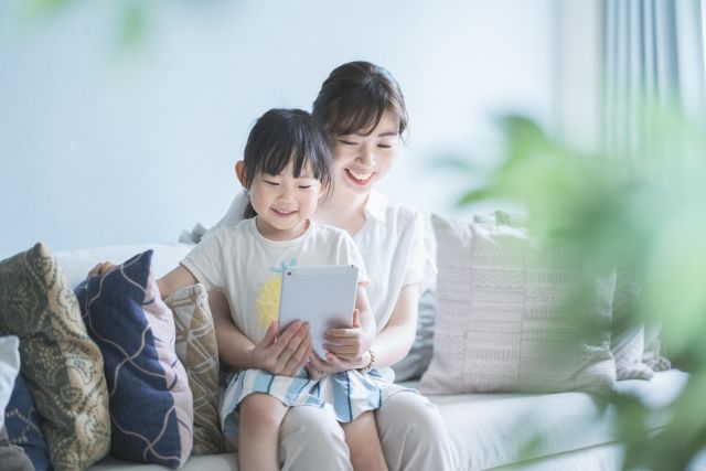子どもの“好き”を一緒に見つけようと寄りそう親子